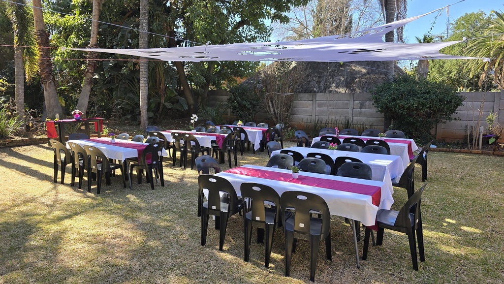 Adult table cloth - white 